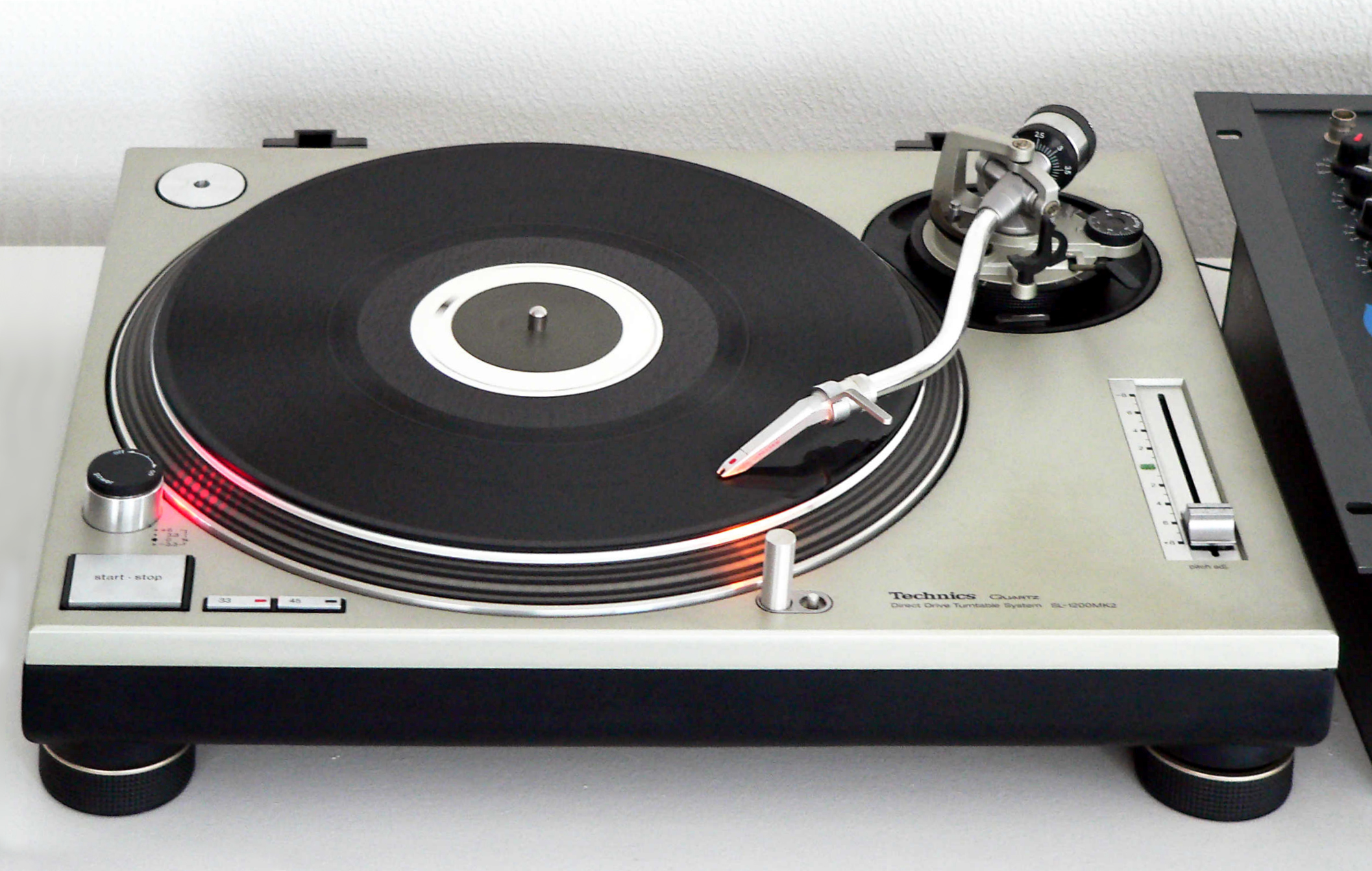 Technics SL-1200 MK2 vs Old Model